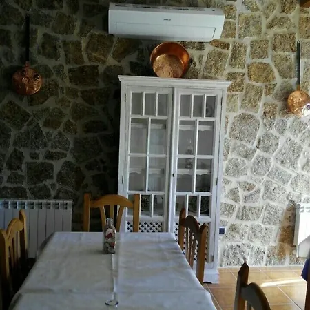 Casa Rural Fuente El Boticario לינה וארוחת בוקר